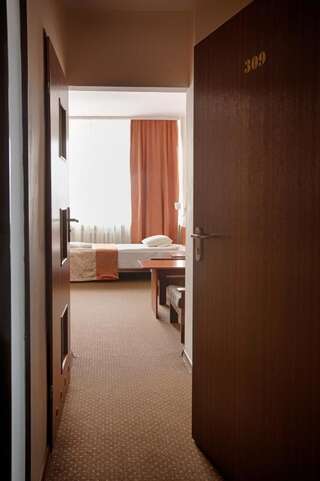 Отель Hotel Turkus Белосток Двухместный номер с 1 кроватью или 2 отдельными кроватями-9